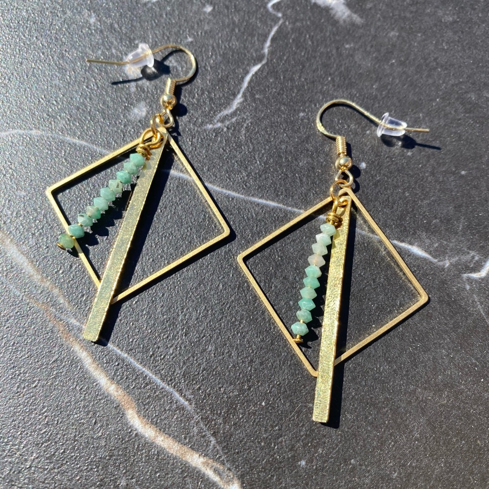 Hypoallergenic Square Emerald Earrings with Bar